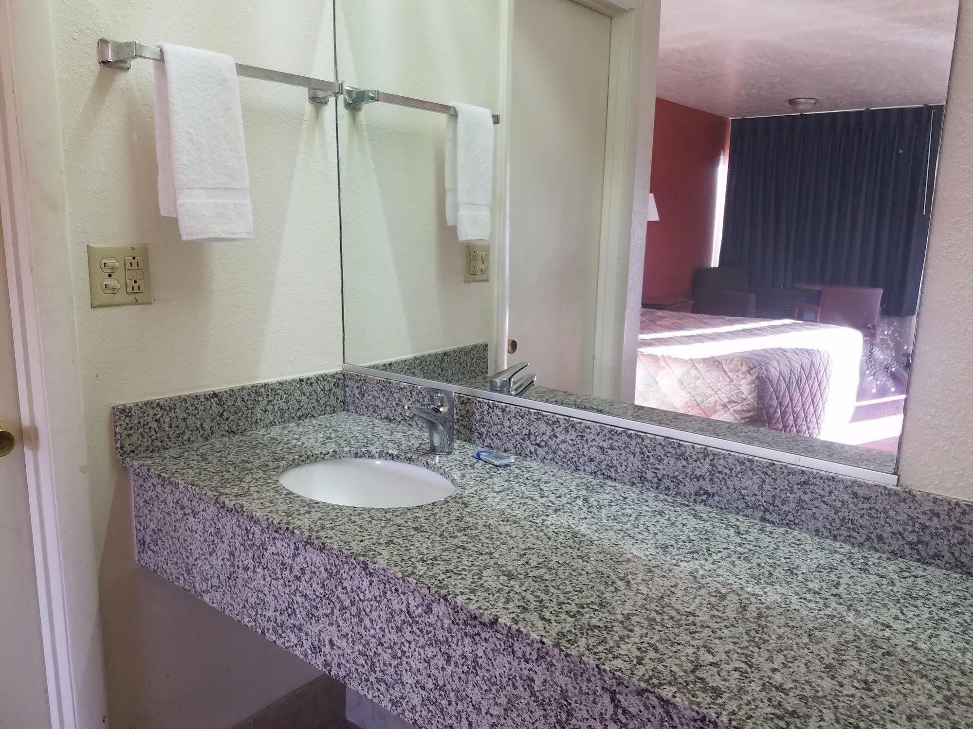 Masters Inn I-26 Cayce Ngoại thất bức ảnh